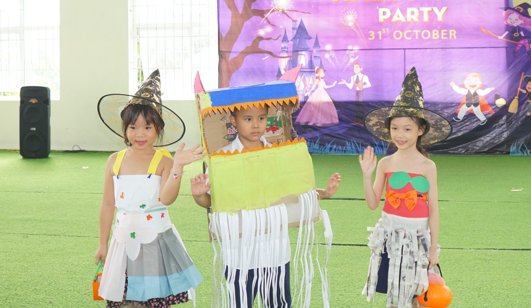 LỄ HỘI HÓA TRANG VICSCHOOL 2022: CÙNG CHIẾN BINH VICSERS LAN TỎA THÔNG ĐIỆP VÌ MỘT MÔI TRƯỜNG XANH – HÃY TÁI CHẾ CHÚNG TÔI!