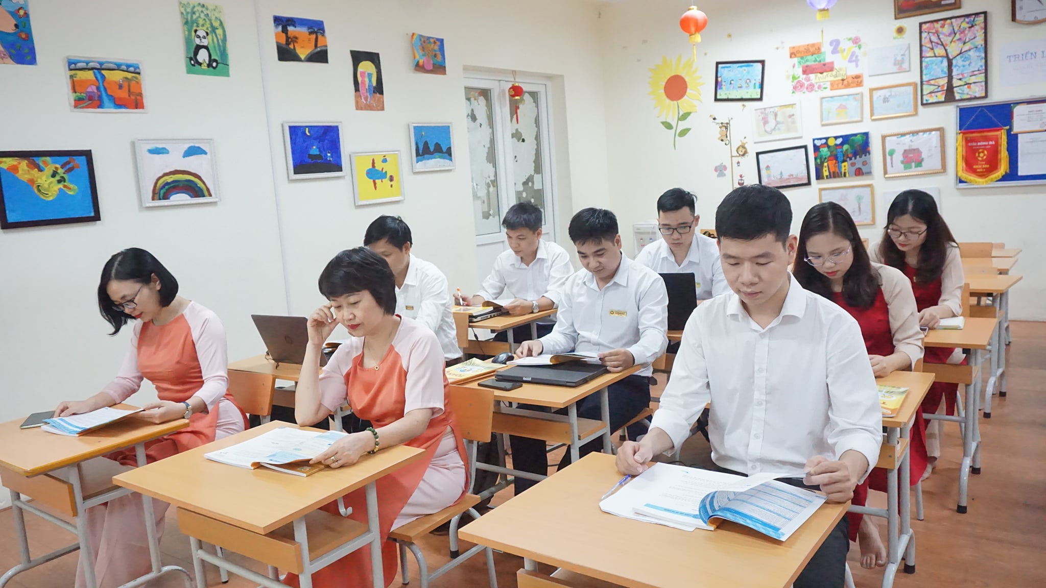 VIC SCHOOL THAM GIA TẬP HUẤN SÁCH GIÁO KHOA LỚP 6