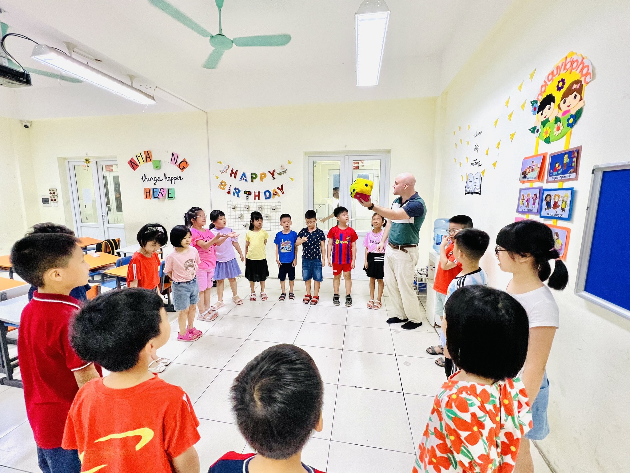 GIỜ HỌC TIẾNG ANH HẤP DẪN VỚI GIÁO VIÊN BẢN NGỮ TẠI SUMMER CAMP 2023