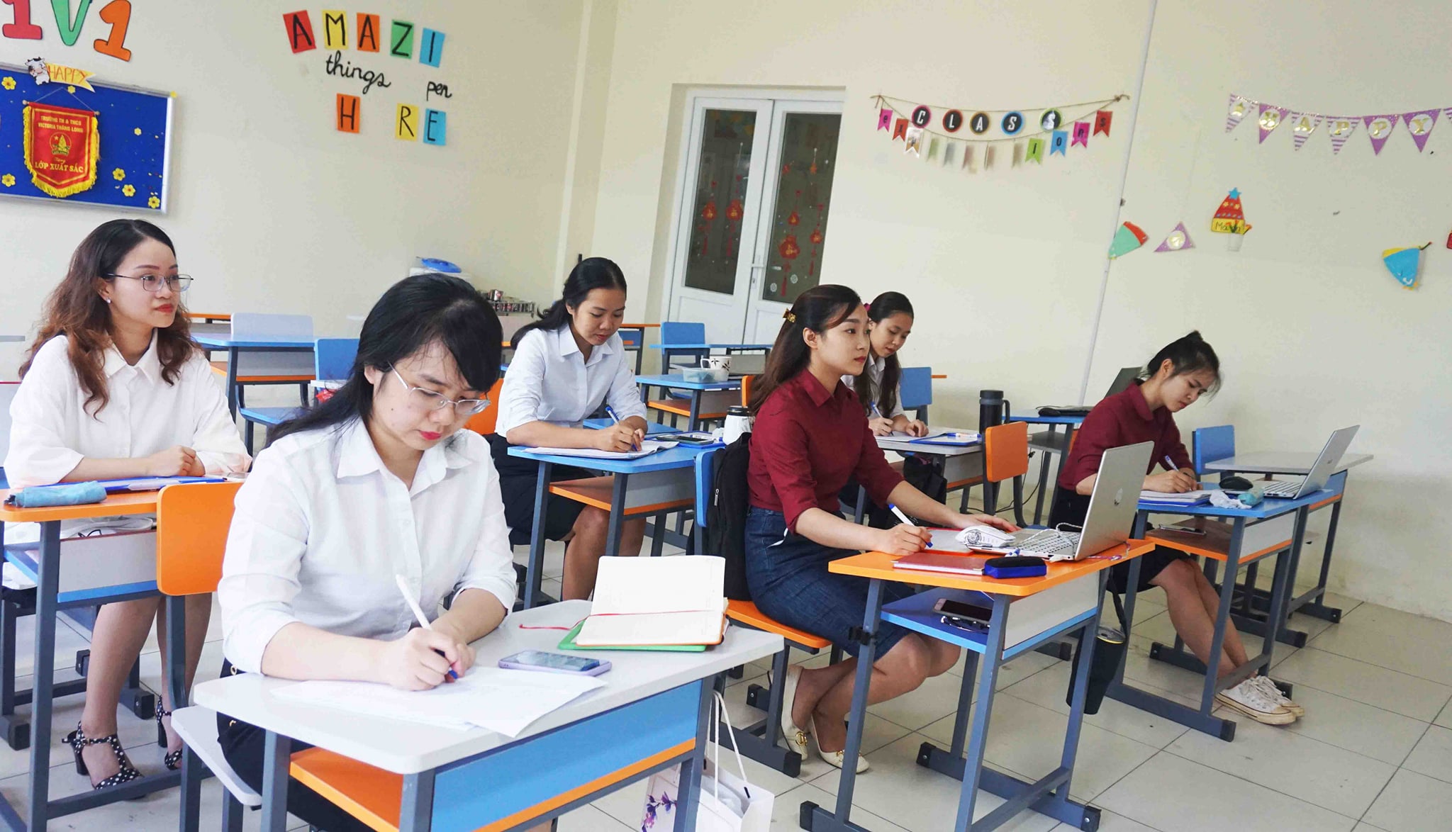 TẠP CHÍ ĐIỆN TỬ GIÁO DỤC VIỆT NAM: THẦY CÔ VICTORIA THĂNG LONG NGÀY NGÀY NỖ LỰC THỰC HIỆN ĐỔI MỚI VIỆC DẠY HỌC