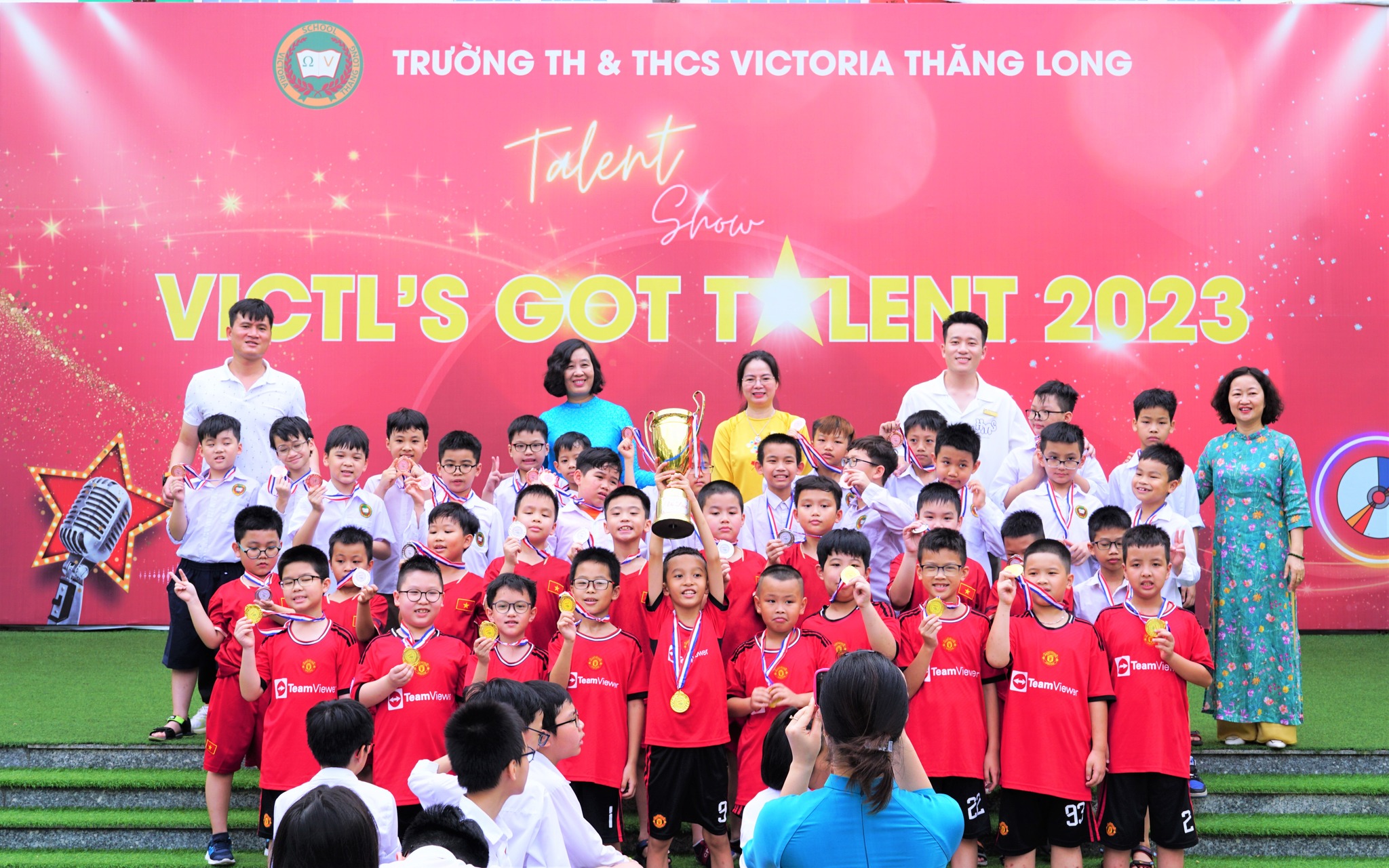 VICSCHOOL TUYÊN DƯƠNG VICSERS ĐẠT KẾT QUẢ CAO KỲ THI ĐẤU TRƯỜNG TOÁN HỌC CẤP HUYỆN VÀ TRAO TẶNG HUY CHƯƠNG GIẢI VÔ ĐỊCH BÓNG ĐÁ, CỜ VUA