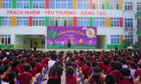 Báo Đất Việt: Tuổi trẻ bước vào thế giới cần: Tri thức và Tự trọng