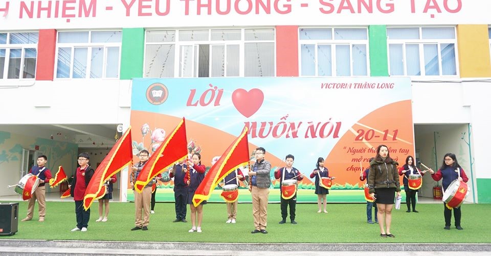 Giờ chào cờ đầu tháng 12 tại Vicschool: tuyên dương các tập thể đạt thành tích xuất sắc và các học sinh tiêu biểu tháng 11