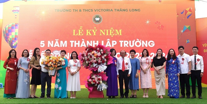 BÁO NGƯỜI LAO ĐỘNG: Trường Tiểu học và THCS Victoria Thăng Long kỷ niệm 5 năm gây dựng sự nghiệp “trồng người”