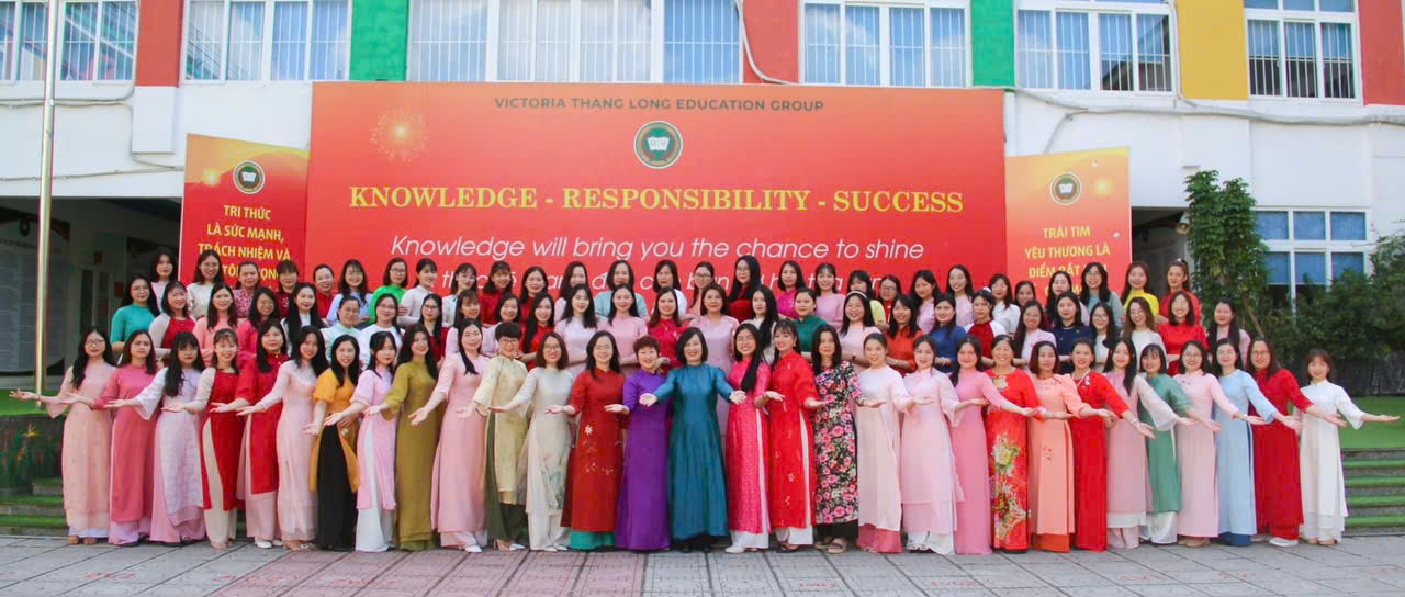 LÀ PHỤ NỮ, HÃY SỐNG NHƯ NHỮNG ĐÓA HOA…