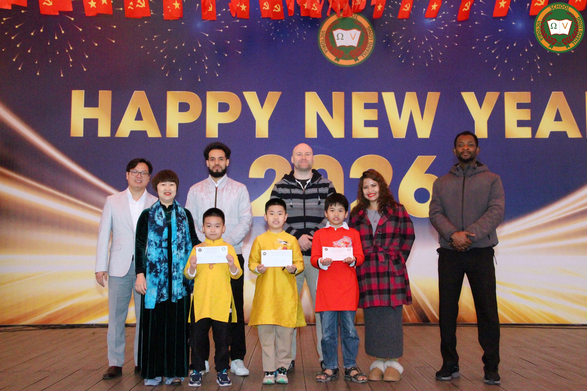 CHÀO THÁNG HAI – VICTORIA THĂNG LONG TƯNG BỪNG TRAO GIẢI CÁC CUỘC THI