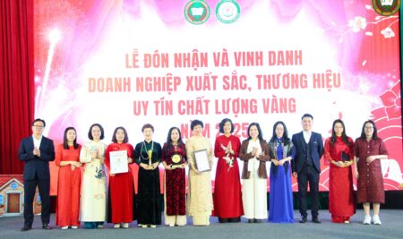 LỄ ĐÓN NHẬN VÀ VINH DANH THƯƠNG HIỆU VICTORIA THĂNG LONG, VICGROUP VÀ CHƯƠNG TRÌNH GẶP NHAU CUỐI NĂM