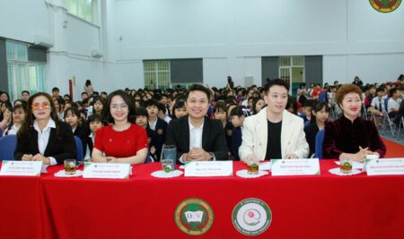 BÙNG NỔ SÂN KHẤU CHUNG KHẢO CUỘC THI KING & QUEEN