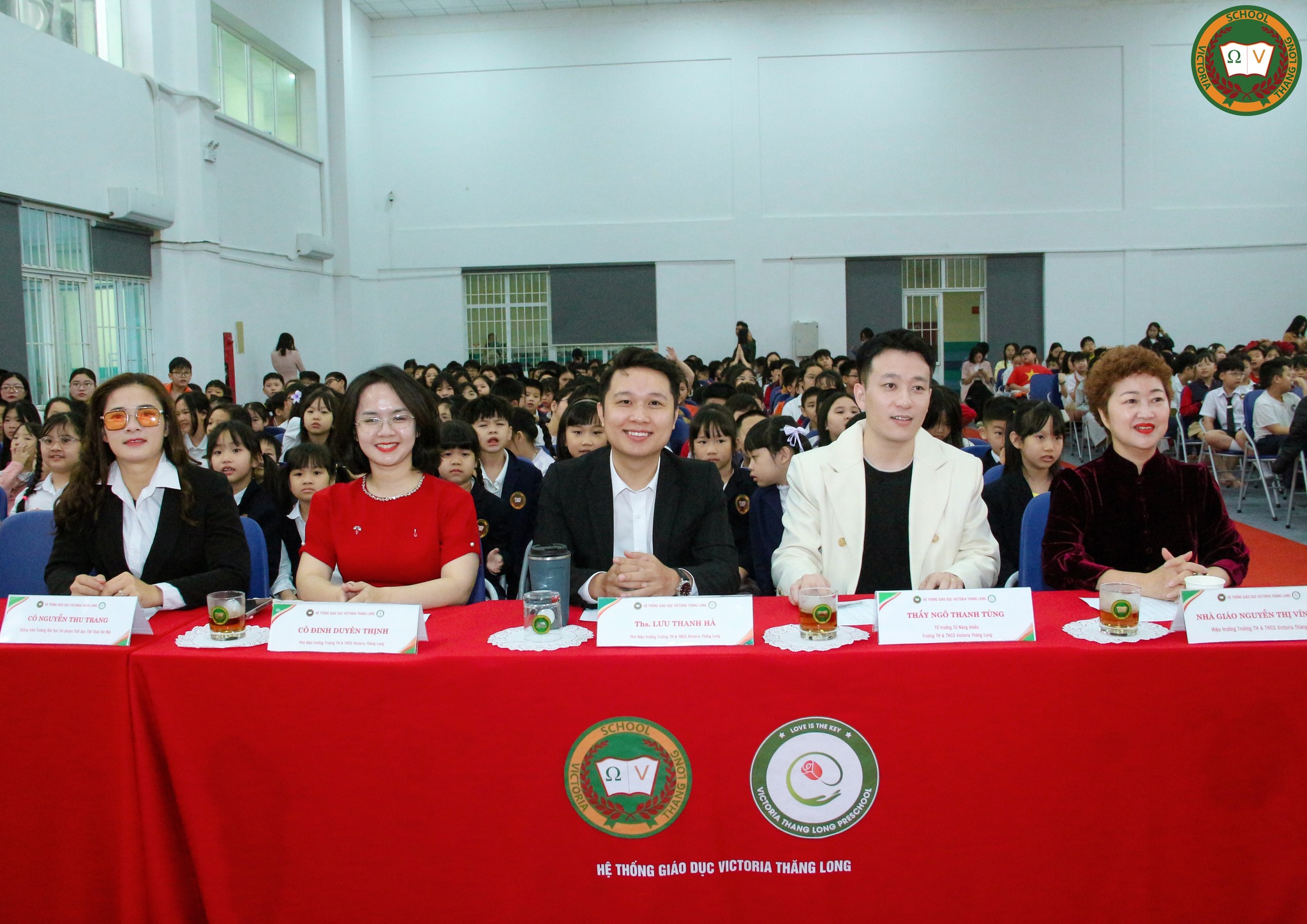 BÙNG NỔ SÂN KHẤU CHUNG KHẢO CUỘC THI KING & QUEEN