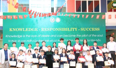 NGẬP TRÀN NIỀM VUI TRONG CHƯƠNG TRÌNH SINH HOẠT DƯỚI CỜ SÁNG NAY CỦA VICTORIA THĂNG LONG