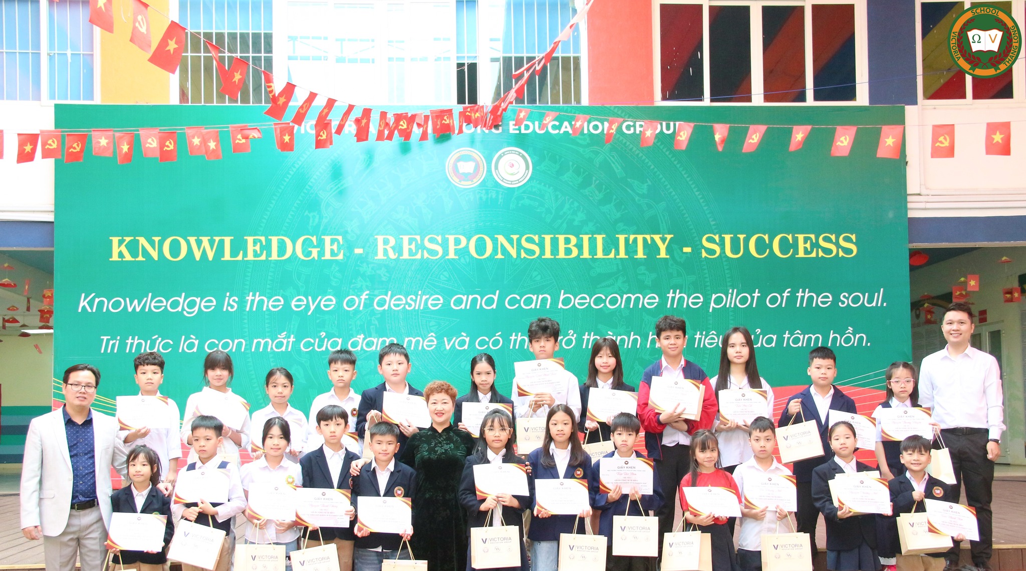 NGẬP TRÀN NIỀM VUI TRONG CHƯƠNG TRÌNH SINH HOẠT DƯỚI CỜ SÁNG NAY CỦA VICTORIA THĂNG LONG